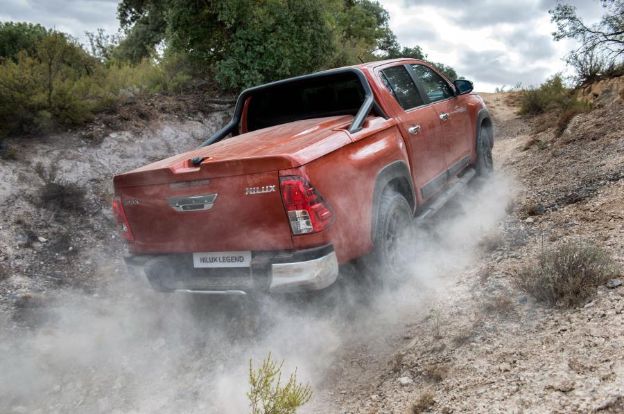  Toyota Hilux Legend Raider Double Cab 2018 года  (ES) (фото 2 из 40)